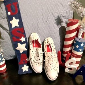 CONVERSE JULY 4TH!!! ladies low cut  size 9 white with navy stars!